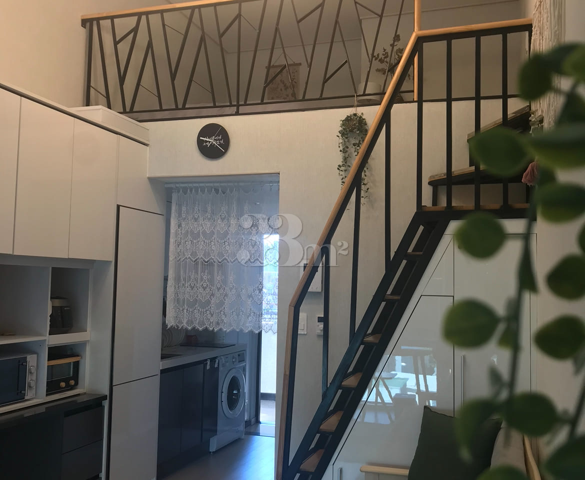 5m high ceiling, bright and sunny house 9th image