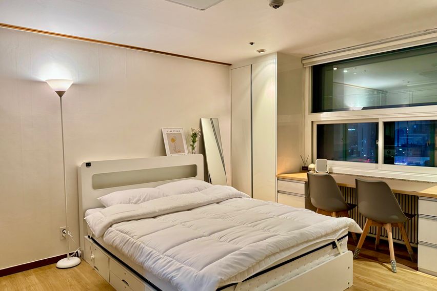 🍀Sinchon Station Area, Fully Furnished Studi 0th image