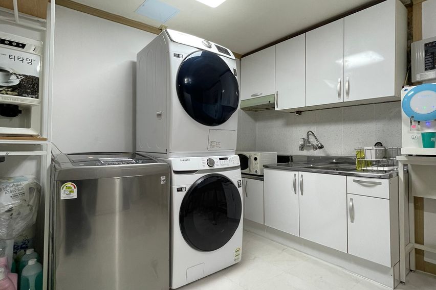 Room 105 / Spacious Room / Long-term Room 10th image