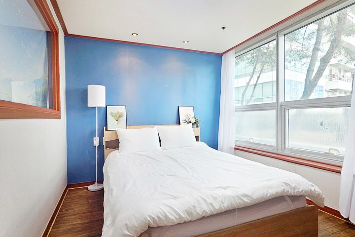 ⛄️ 2 minutes from Beomgye Station / Queen bed 2th image