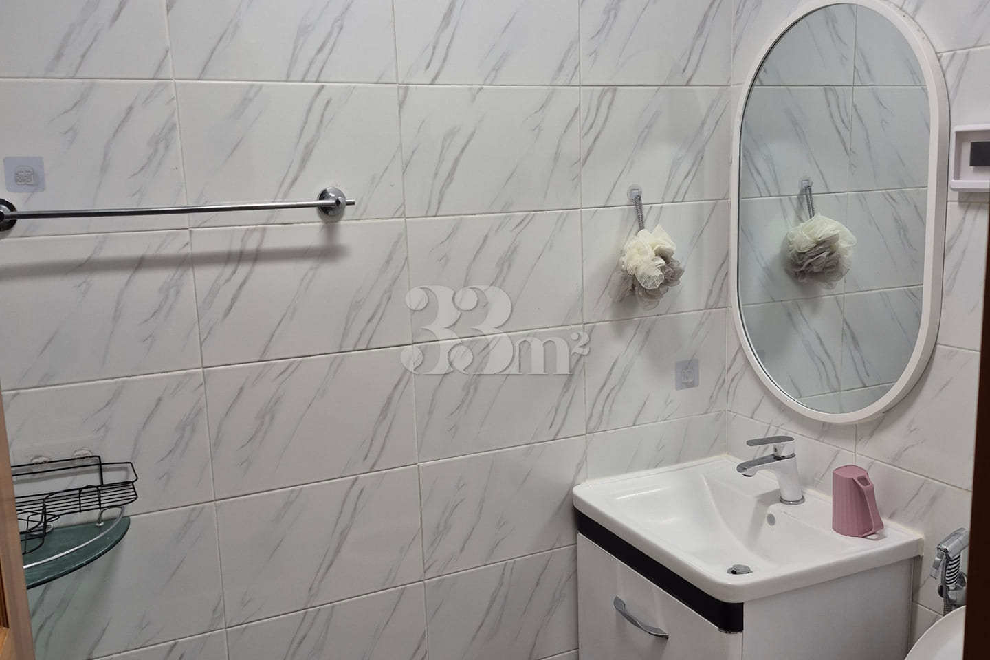 Fully furnished, west-facing, 4-bedroom unit 19th image