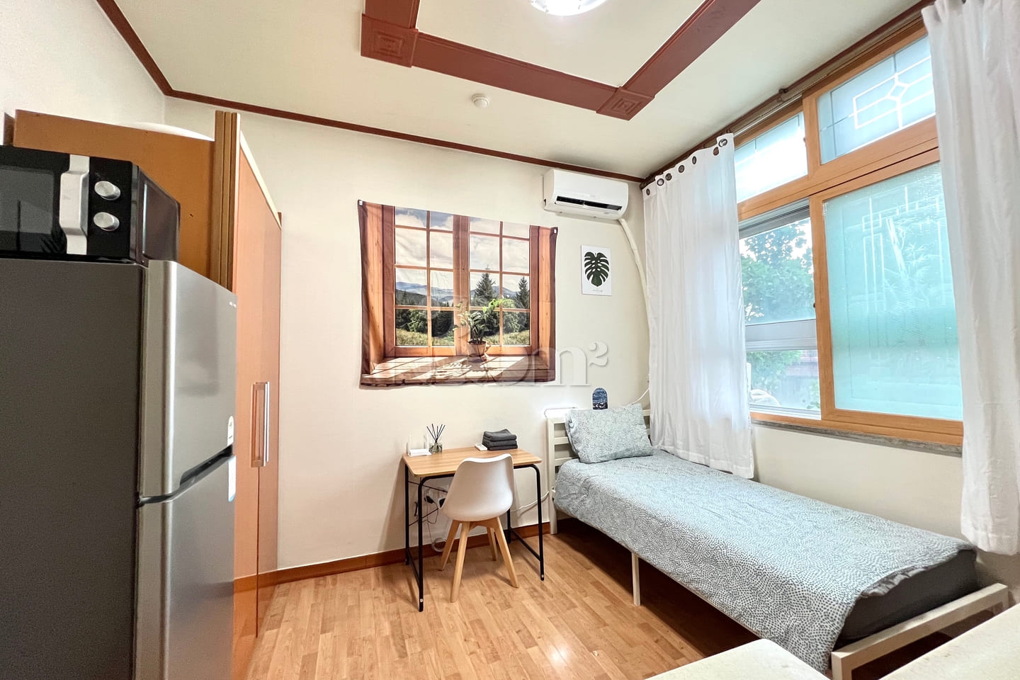 Accommodation with great natural light in Yeo 0th image