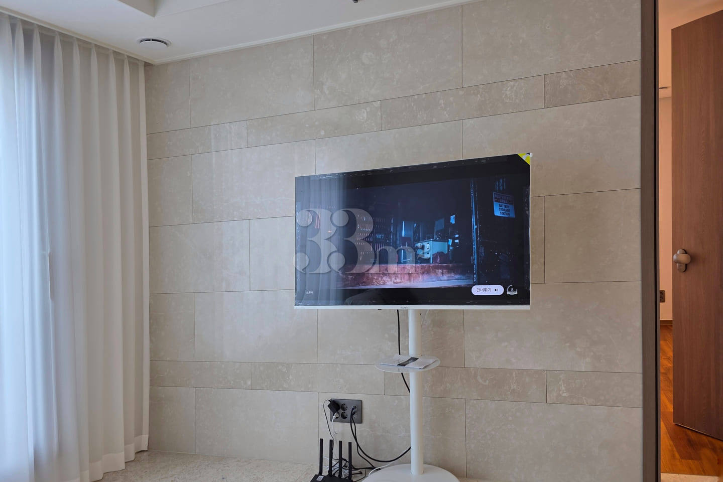 3-room apartment near the airport in the city 3th image