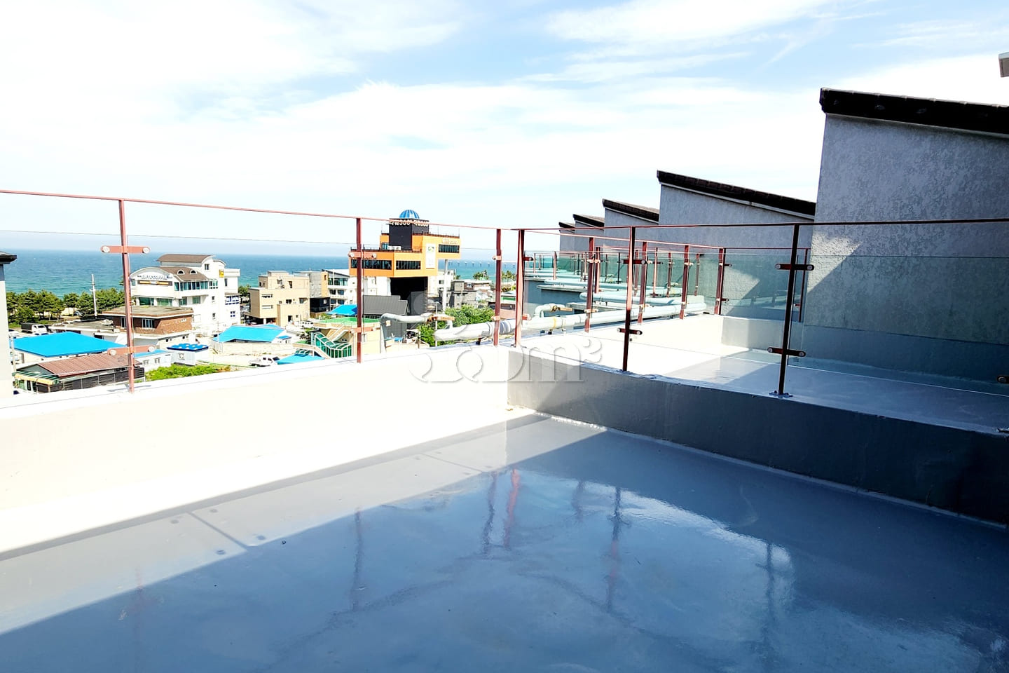 One-month stay at a beachfront duplex with a  1th image