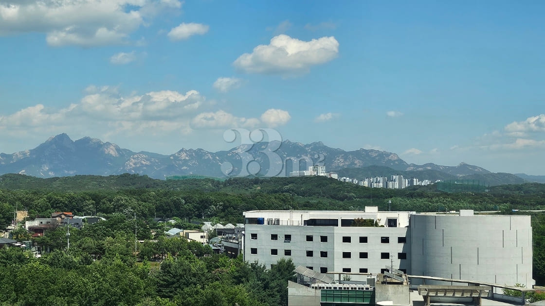 ♥️Sunrise over Bukhansan from Hwajeong Statio 11th image