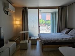 5 minutes from Gasan Station. Room with a ter 9th image