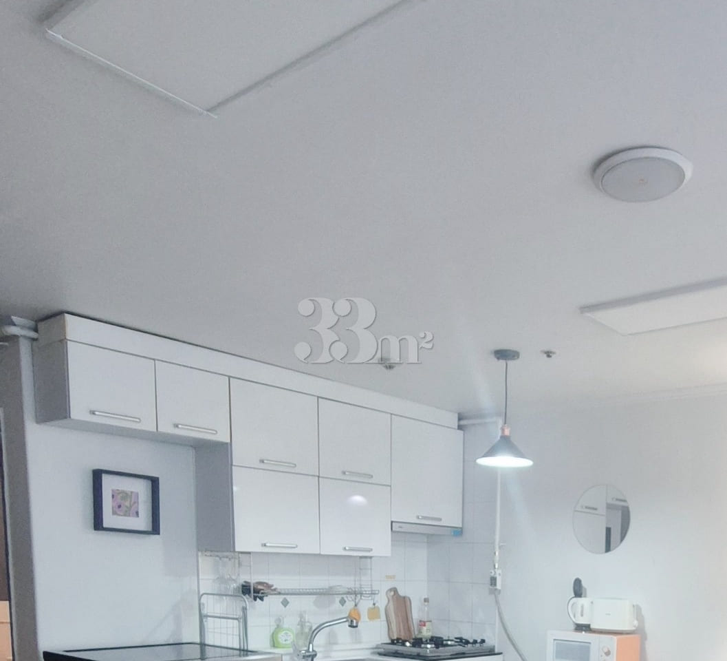 Great location in Sinchon; spacious room. 9th image