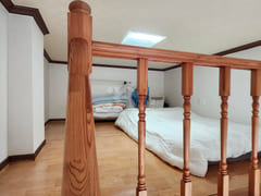 Spacious, bright, and quiet duplex 11th image