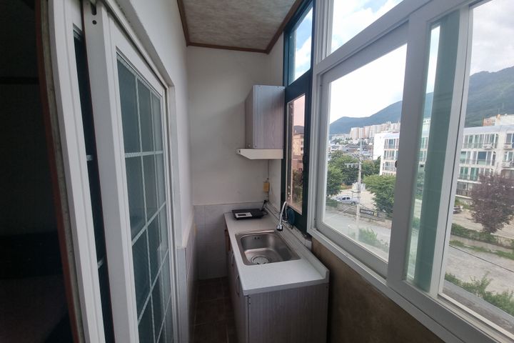 Jinhae Cherry Blossoms / Vacant Studio Apartm 2th image