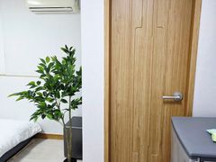 A room with excellent transportation links an 4th image