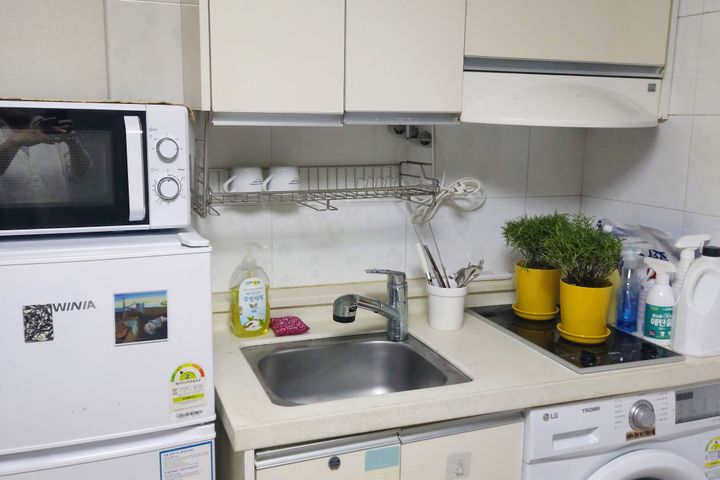 Affordable studio apartments in Hongdae 4th image