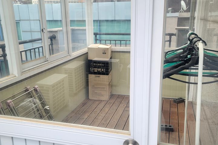 Fully furnished studio near the subway statio 9th image