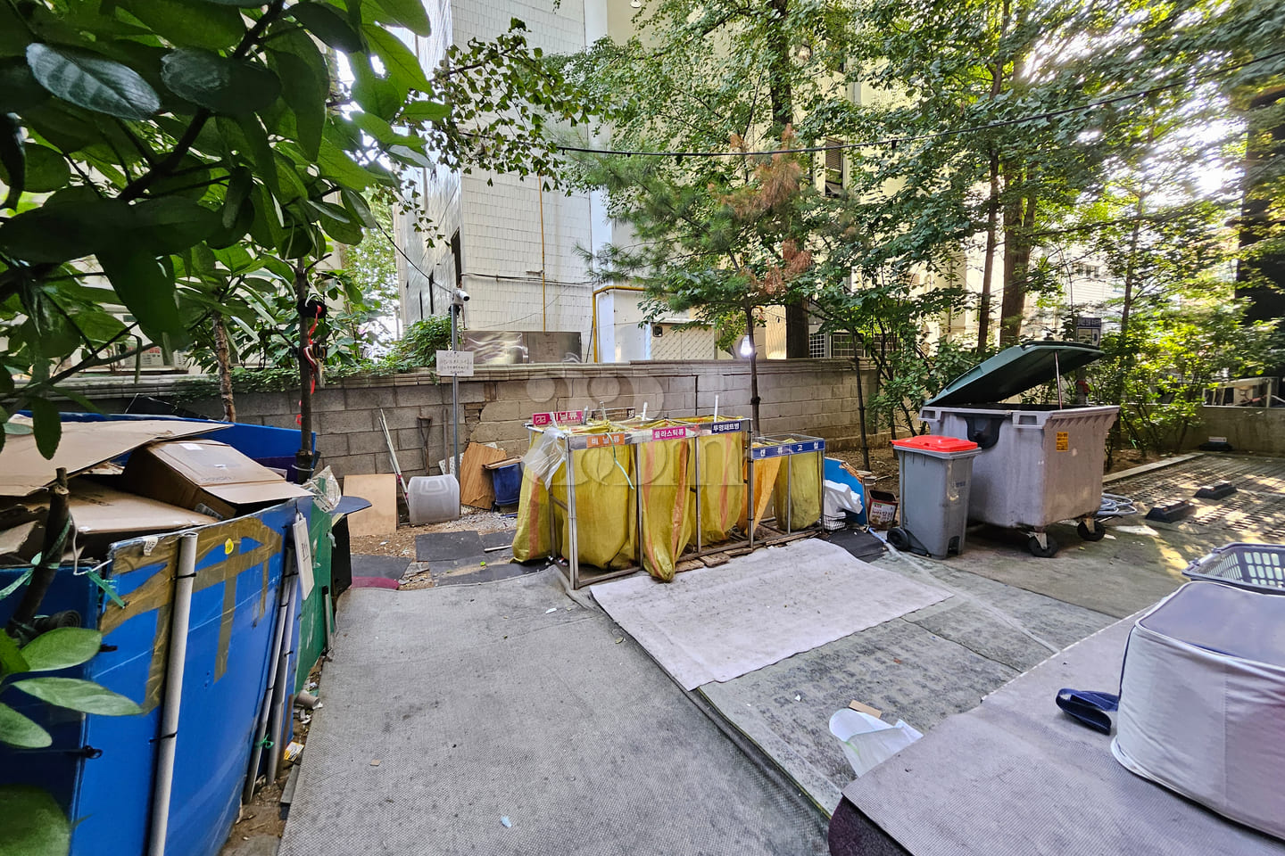Clean and tidy around Gildong Station. 15th image