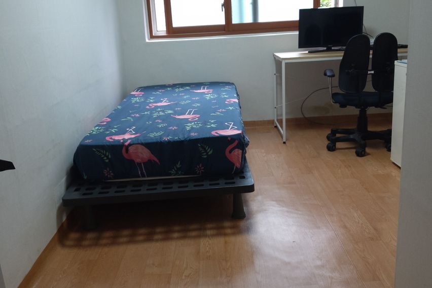 깔끔하고 넓은 방