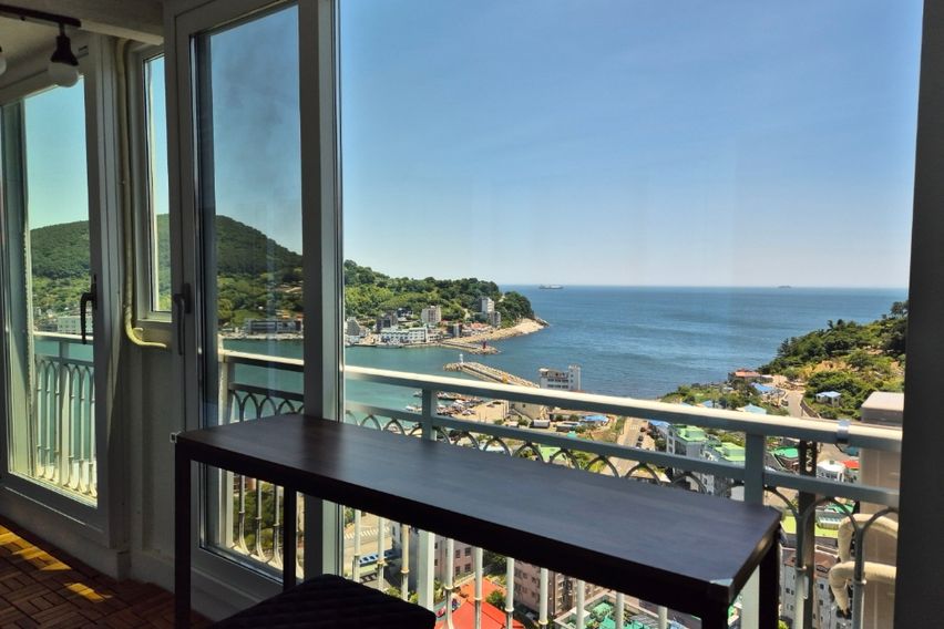 오션뷰 일출을 거실에서