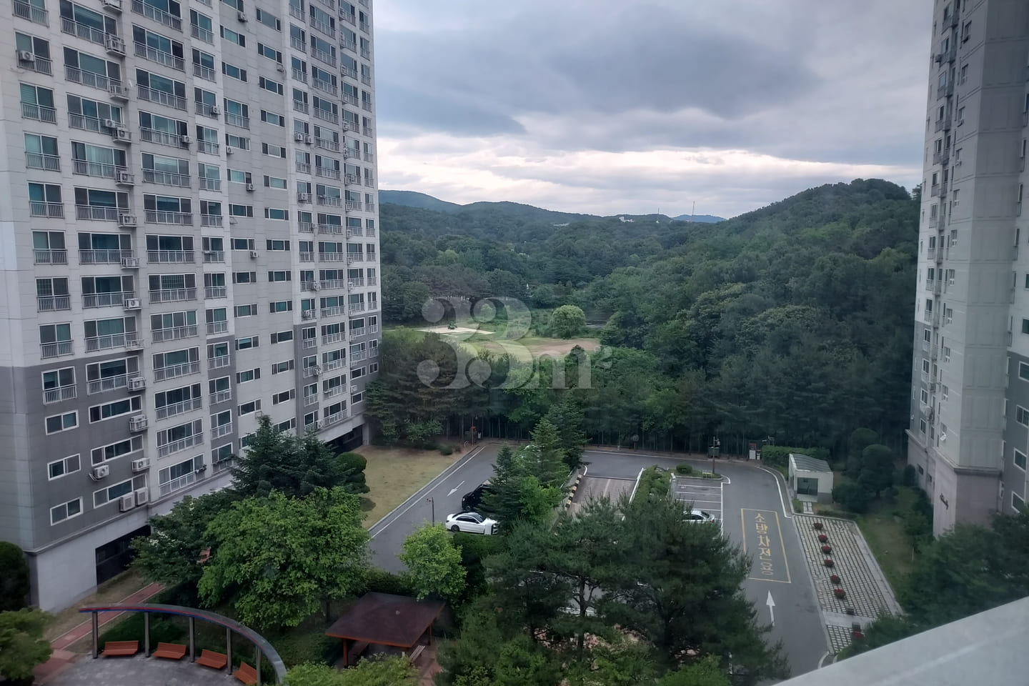 Three-bedroom apartment with full options in  8th image