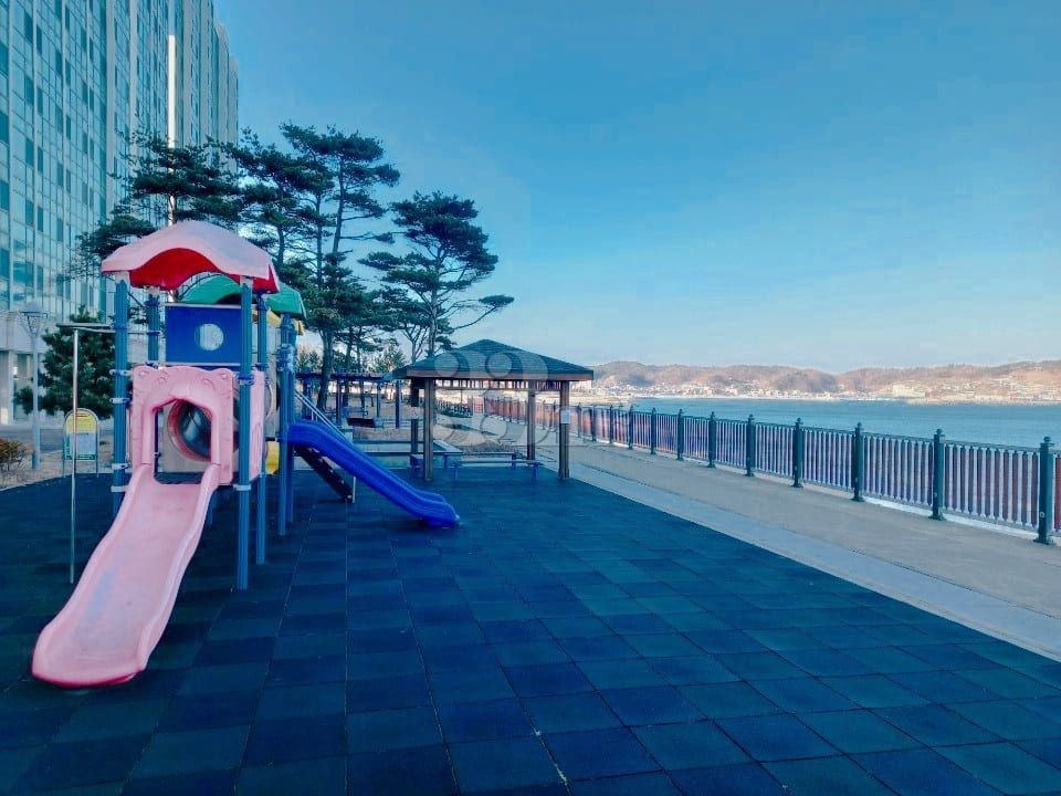 3-Room Ocean View – 10m from the Sea 18th image