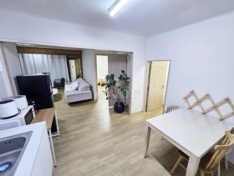 Large, detached 3-bedroom house in Bangbae, 1 12th image