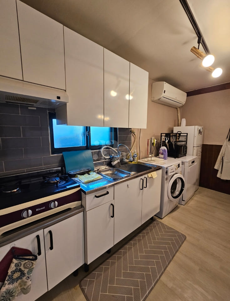 3-bedroom unit, 4th floor, 2-minute walk from 16th image