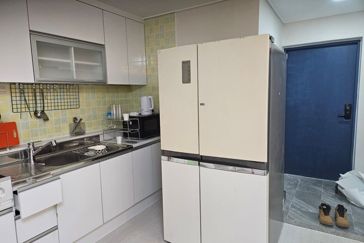 Three-room apartment near Machi Square 3th image