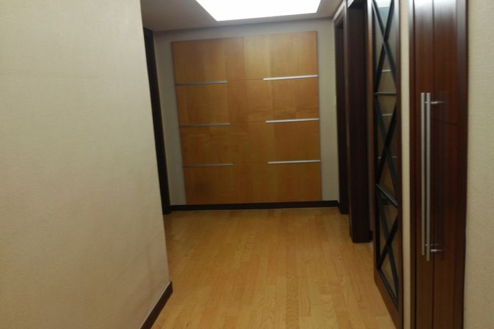 50-pyeong apartment, 4 rooms, 2 bathrooms 4th image