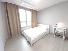 Newly built 3-room unit with 2 bathrooms near 4th image