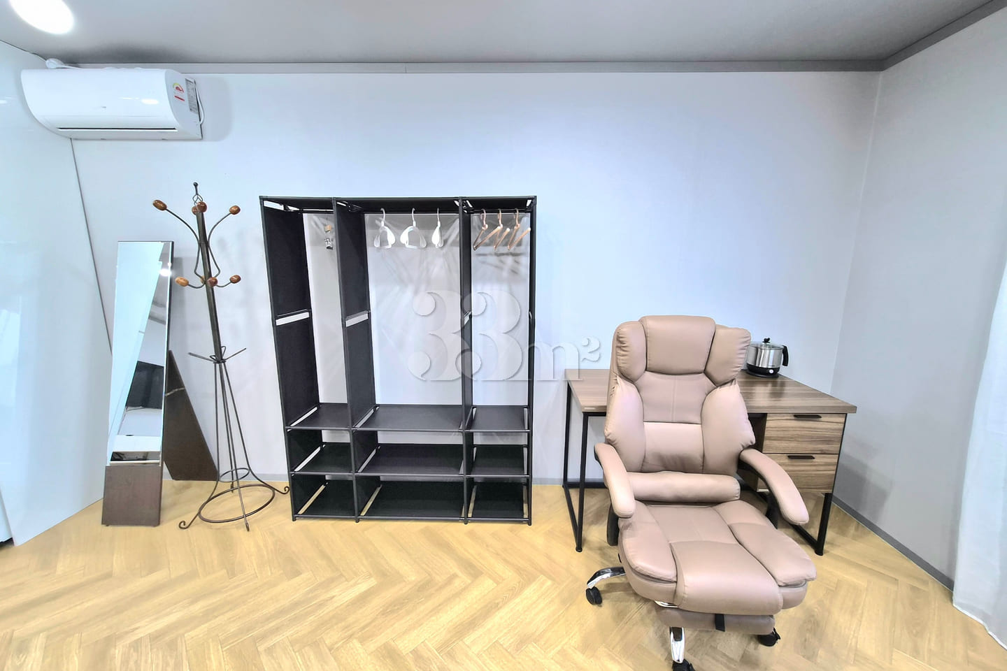 Firstige 3th image