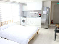 4-person room E, 5-minute walk from the subwa 2th image