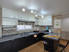 Spacious, sunlit two-room apartment 7th image