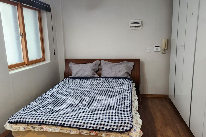 Fully furnished villa near Yeongdeungpo Marke 1th image