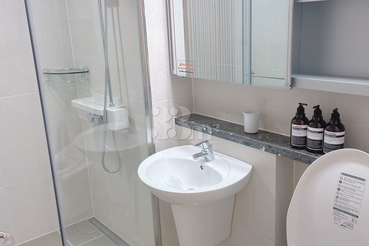 New apartment/3 rooms/parking available 26th image