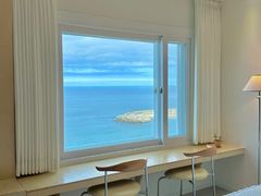 The best ocean view. 2th image