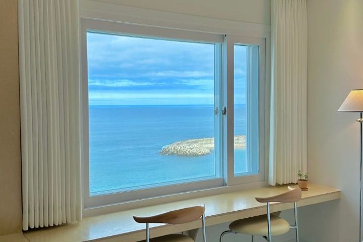 The best ocean view. 2th image