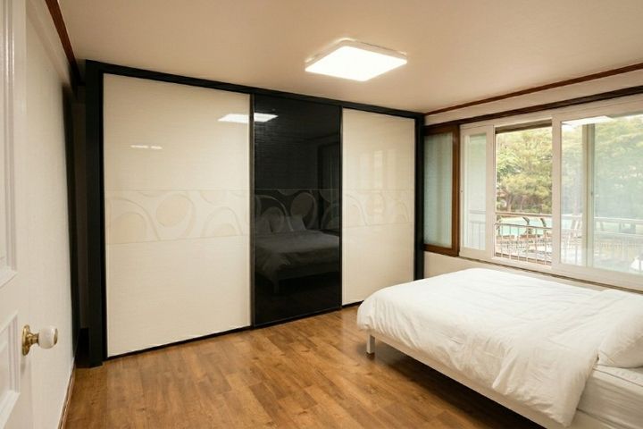 Spacious 85㎡ home, 1 minute from Jemulpo Stat 1th image