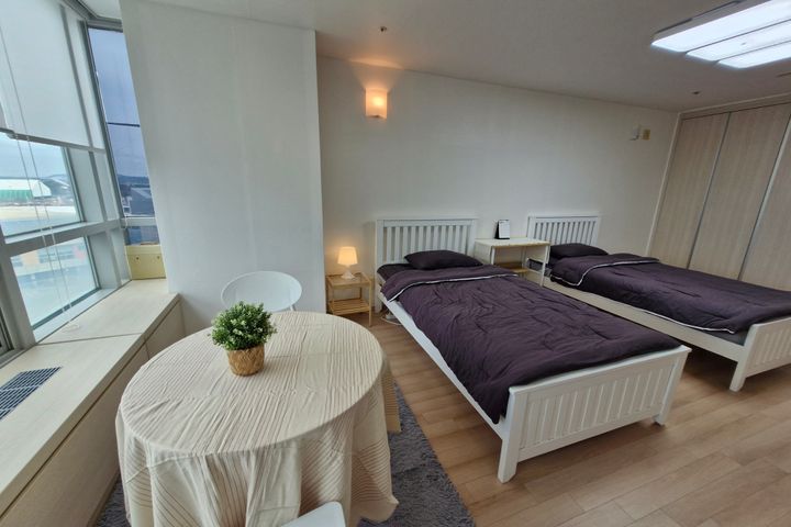 🎯 Fully furnished and remodeled apartment in 4th image