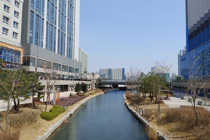 Spacious 3-bedroom apartment in Cheongna, Inc 9th image