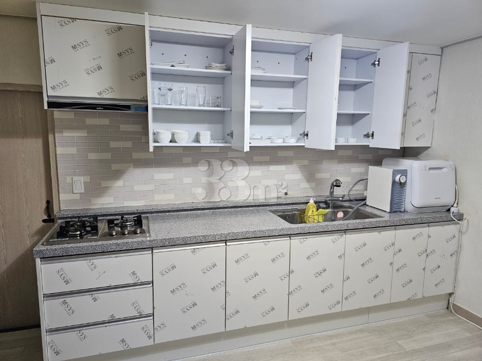 A lovely, well-appointed home 7th image