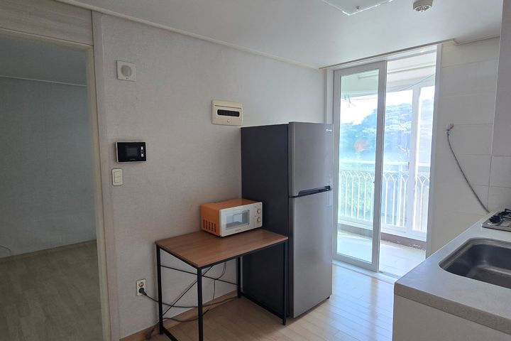 3-Bedroom Apartment A 4th image