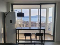 3-bedroom apartment with an ocean view 0th image