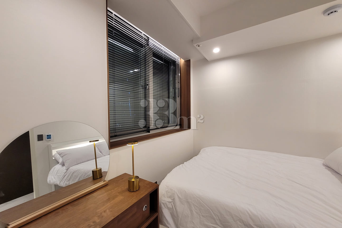 Hotel-quality double bed, suitable for 2 peop 8th image