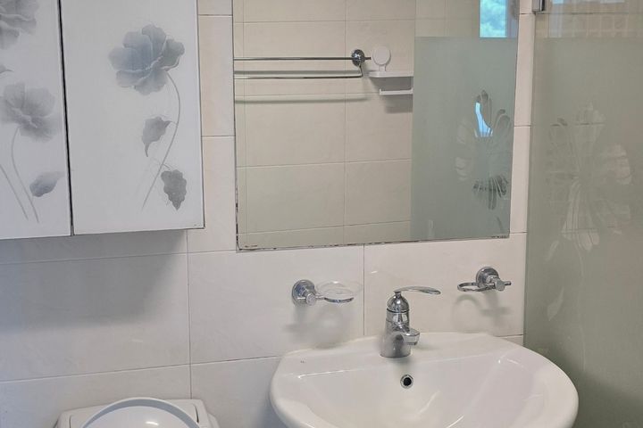 Clean worker accommodation 11th image