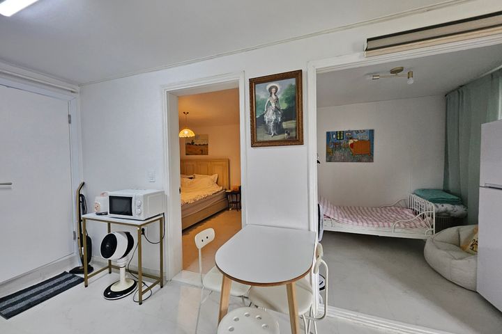 Pleasant two-room apartment for rent in Uijeo 15th image