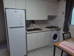 Spacious and quiet room near Sinsa Station 3th image