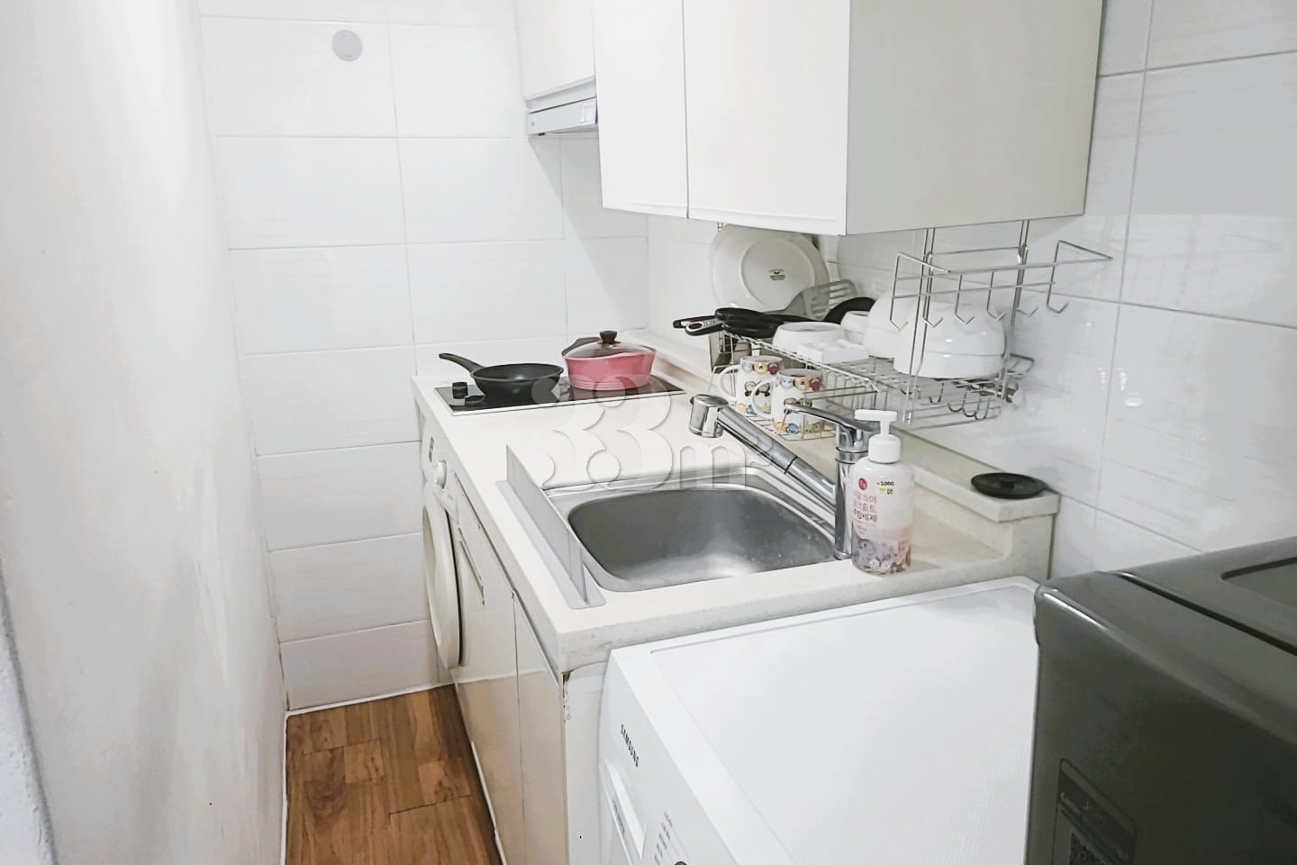 Clean studio apartment near the station 25 5th image