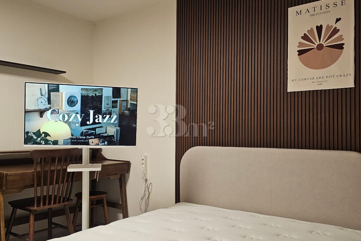 Guwol-gil Hospital Walnut Two-Room