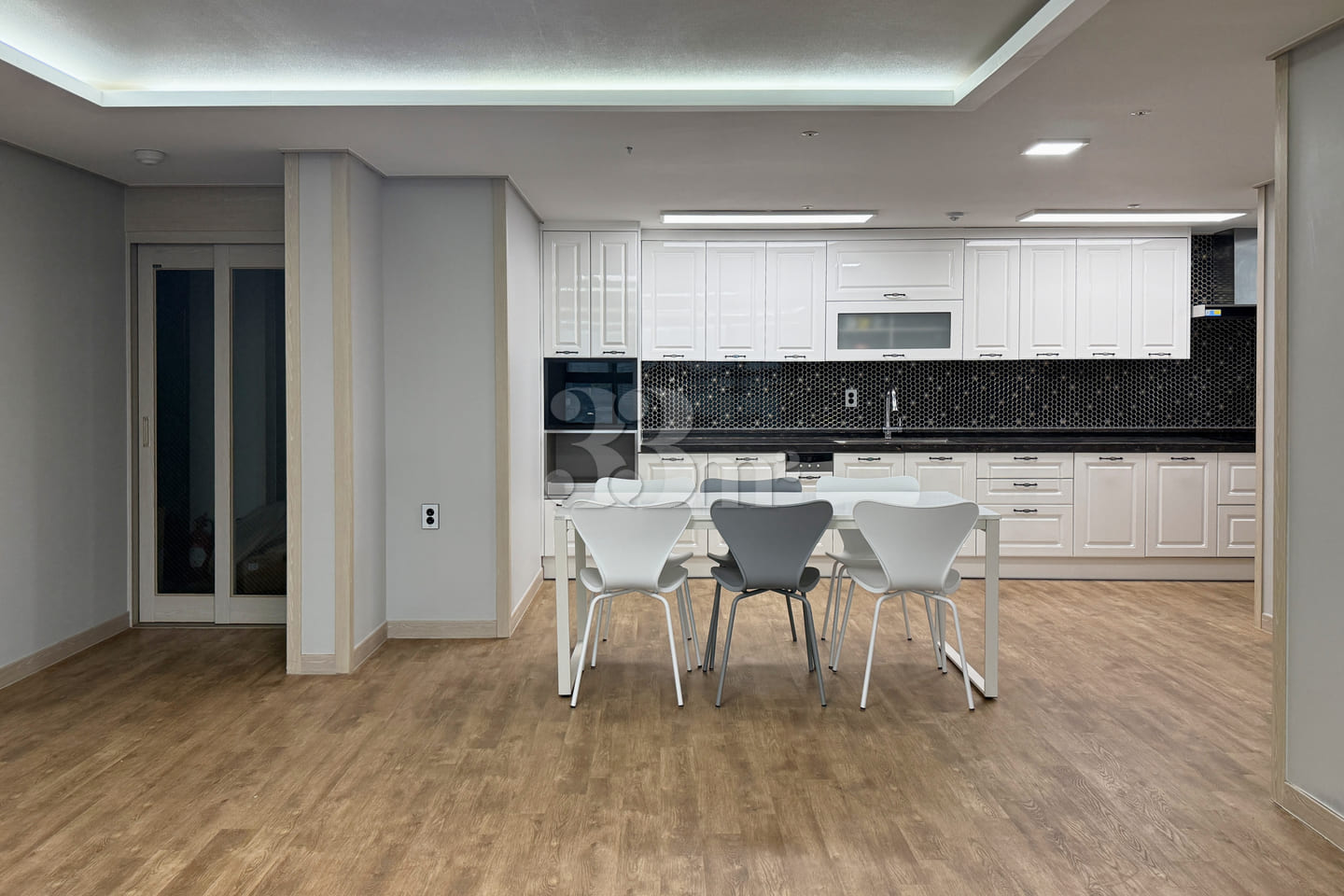 60-Pyeong Penthouse with Large Terrace 14th image