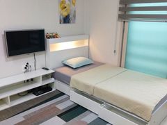 Bright studio apartment near Innovation City 6th image