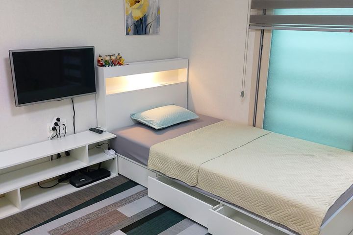 Bright studio apartment near Innovation City 6th image