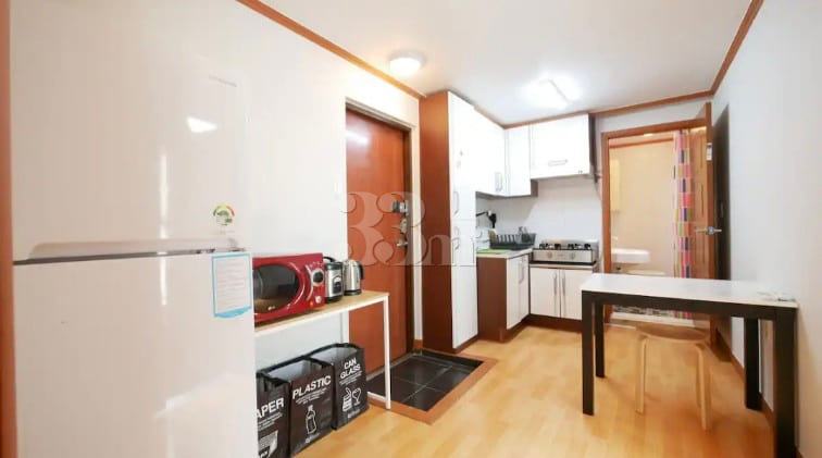 Studio with separate kitchen, 1 minute from S 15th image
