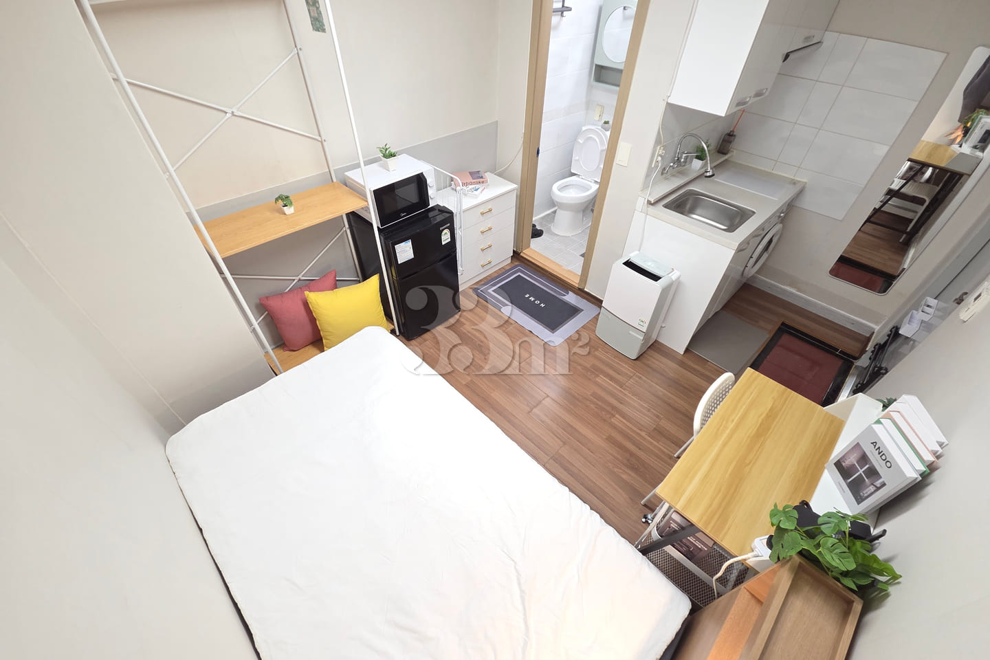 Standard Interior-Facing Room B 4th image